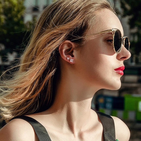 Sterling Silver 925. Simulate Diamond Stud Earring. - Picture 2 of 13